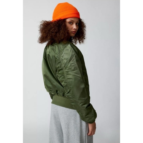 New Alpha Industries Bomber Jacket B15 Flight Fur Collar Nylon in Green - Picture 14 of 17